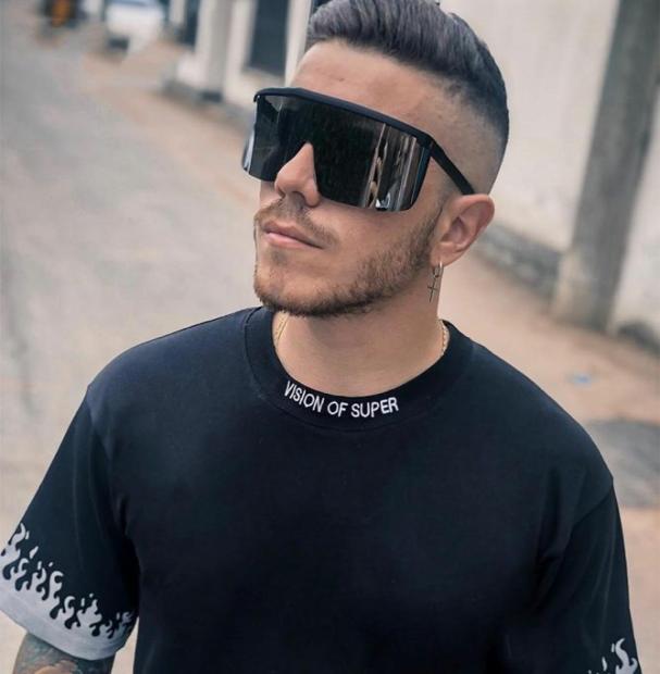 Sunglasses Women Men 2020 Oversize Mask Shape Shield Black Lens Sunglasses Lady Sexy Fashion Men Flat Top Windproof UV400 Glass8519070 
Sunglasses Women Men 2020 Oversize Mask Shape Shield Black Lens Sunglasses Lady Sexy Fashion Men Flat Top Windproof UV400 Glass8519070