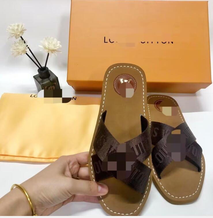 Quality luxuries designer Men's Women's Slippers Sandals Shoes Slide Summer Fashion Wide Flat Flip Flops size EU:36-42 V672
Quality luxuries designer Men's Women's Slippers Sandals Shoes Slide Summer Fashion Wide Flat Flip Flops size EU:36-42 V672