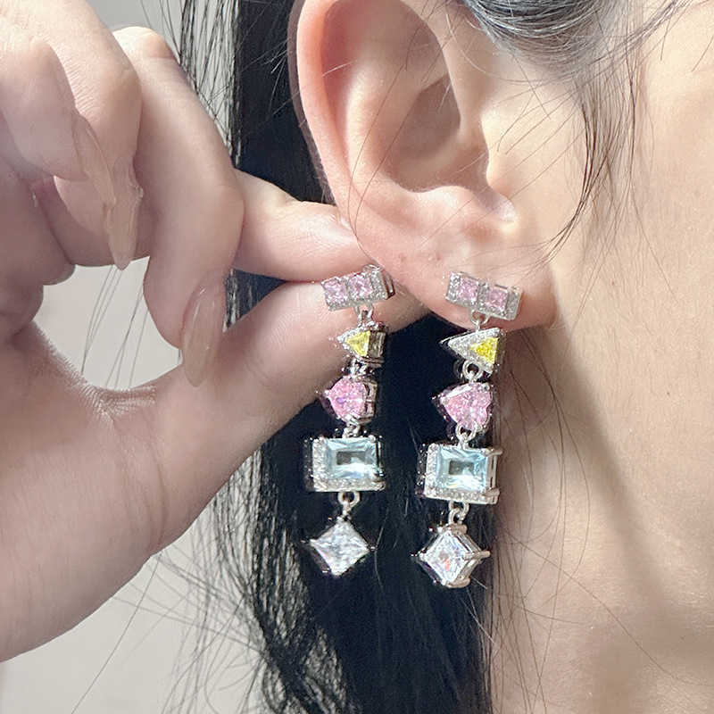 Starry Night Light Luxury Rainbow Earrings with Micro Full Diamond Shining High Grade Long Tassel Earrings
Starry Night Light Luxury Rainbow Earrings with Micro Full Diamond Shining High Grade Long Tassel Earrings