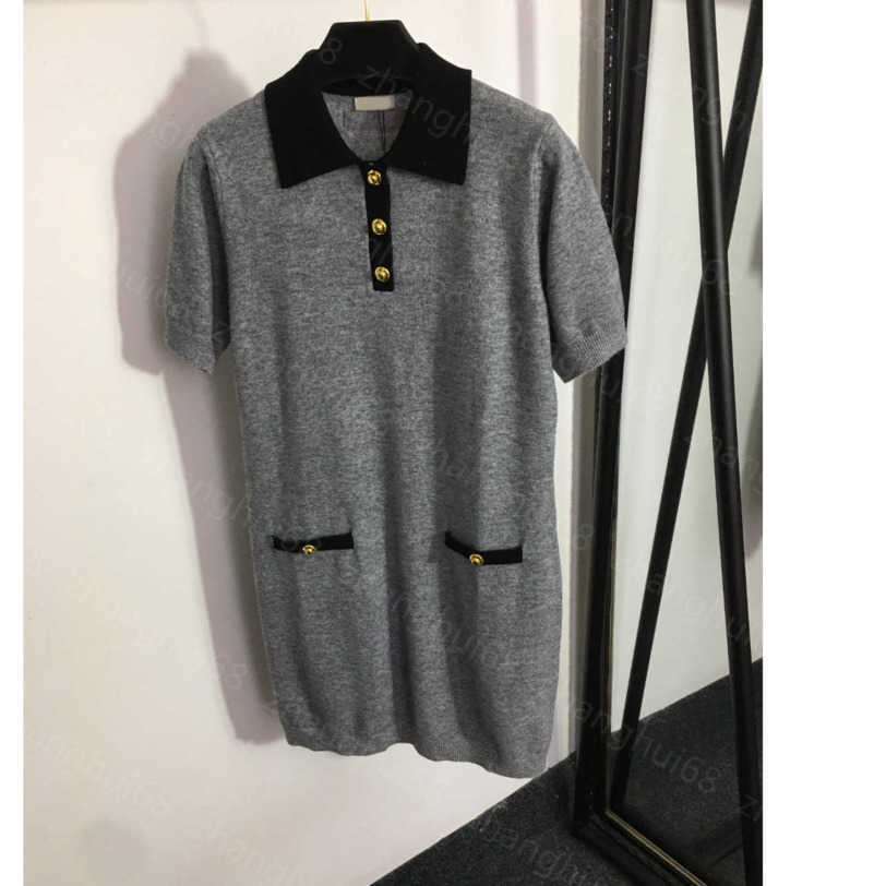 23ss women dresses summer Dress womens designer clothing New cashmere knitted dress with gold button Polo neck and short sleeve High quality womens clothing a1
23ss women dresses summer Dress womens designer clothing New cashmere knitted dress with gold button Polo neck and short sleeve High quality womens clothing a1
