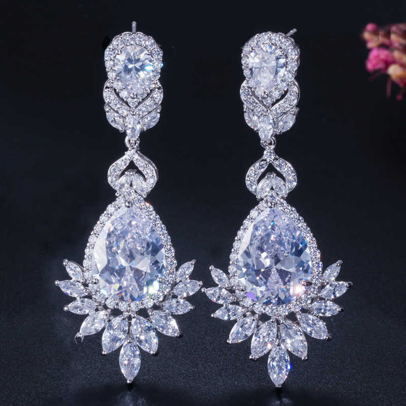 Korean version super flash micro inlaid AAA water drop earrings dinner Korean jewelry
Korean version super flash micro inlaid AAA water drop earrings dinner Korean jewelry