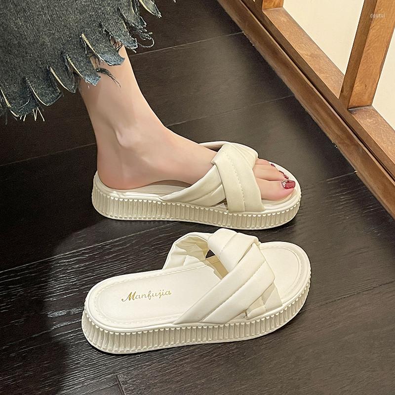 Slippers Flat Shoes Female Womens Outdoor Cross-Tied Slides Platform Med Pantofle Fashion Soft Summer 2023 Luxury Rome Fabric
Slippers Flat Shoes Female Womens Outdoor Cross-Tied Slides Platform Med Pantofle Fashion Soft Summer 2023 Luxury Rome Fabric