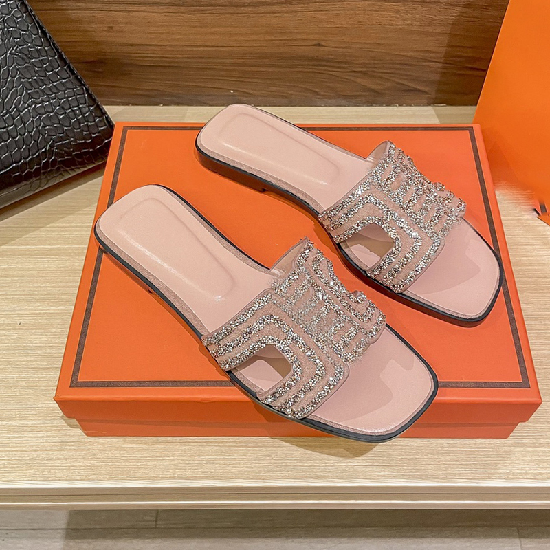 Designer Womens Slippers Flat Sandals Silver Pink Super Flash Upper Outdoor Beach Shoes Luxury Brand Dress Shoes Home Casual Shoe Mule Flip Flops Walking Shoe 35-41, Box
Designer Womens Slippers Flat Sandals Silver Pink Super Flash Upper Outdoor Beach Shoes Luxury Brand Dress Shoes Home Casual Shoe Mule Flip Flops Walking Shoe 35-41, Box