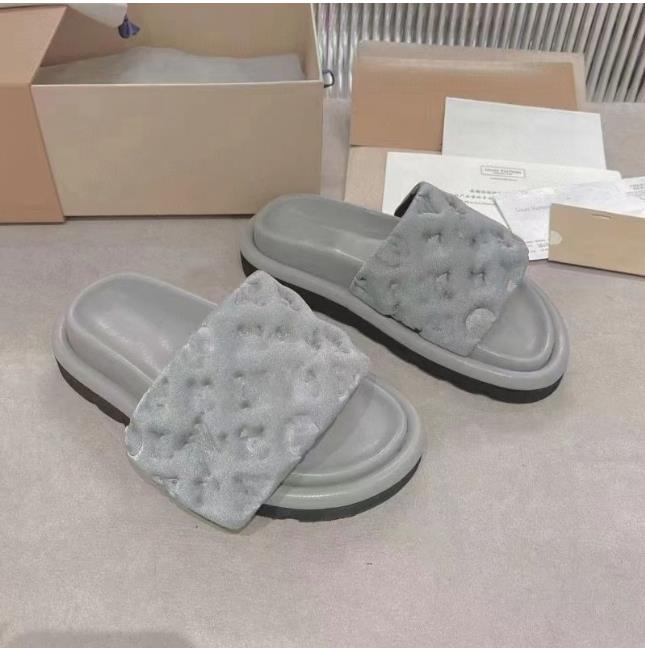 526 Fashion slipper sliders Paris slides sandals slippers for men women WITH ORIGINAL BOX Hot Designer unisex beach flip flosfaa, A+
526 Fashion slipper sliders Paris slides sandals slippers for men women WITH ORIGINAL BOX Hot Designer unisex beach flip flosfaa, A+