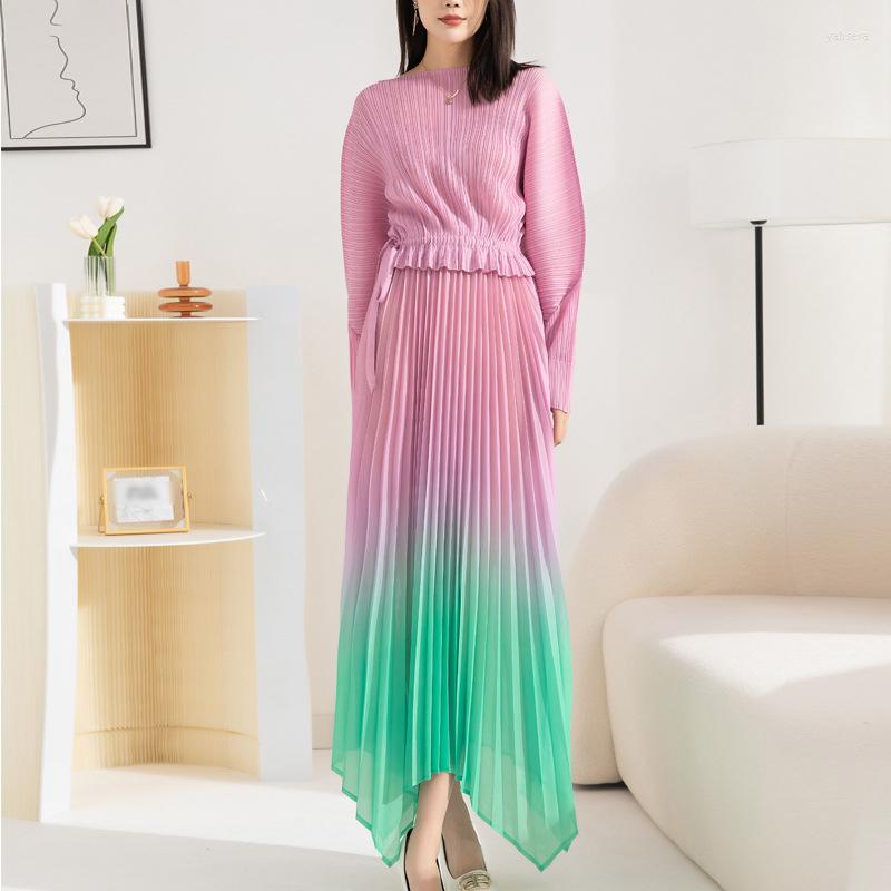Casual Dresses European And American High-end Fashion Pleated Dress Gradual Color Tight Waist Slimming Lace-up Irregular Large Long, Green
Casual Dresses European And American High-end Fashion Pleated Dress Gradual Color Tight Waist Slimming Lace-up Irregular Large Long, Green
