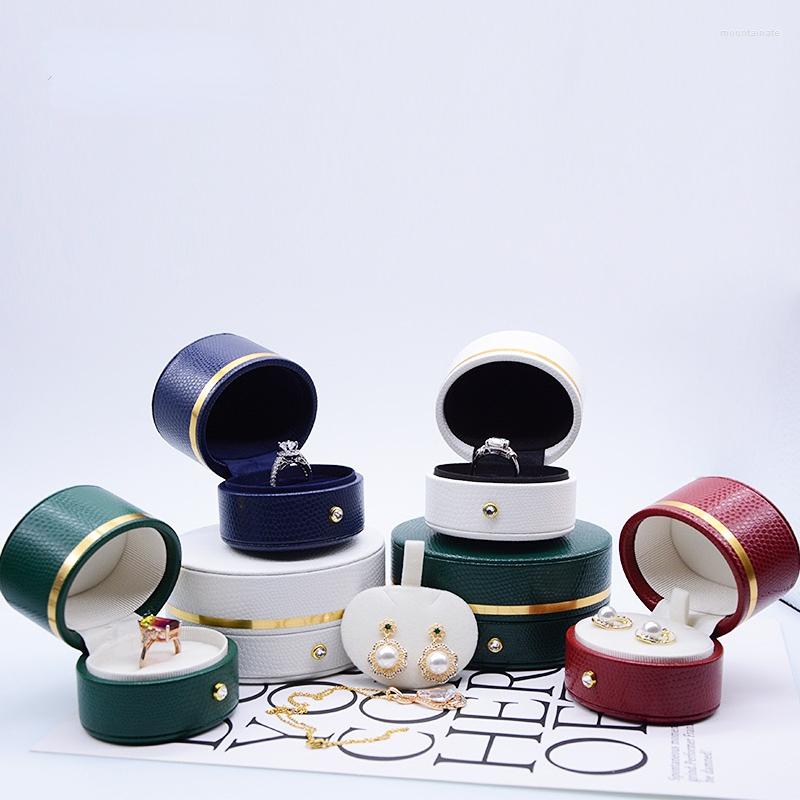 Jewelry Pouches Creative Oval PU Leather Diamond Ring Necklace Earrings Packaging Gift Box High-end Crocodile Pattern
Jewelry Pouches Creative Oval PU Leather Diamond Ring Necklace Earrings Packaging Gift Box High-end Crocodile Pattern