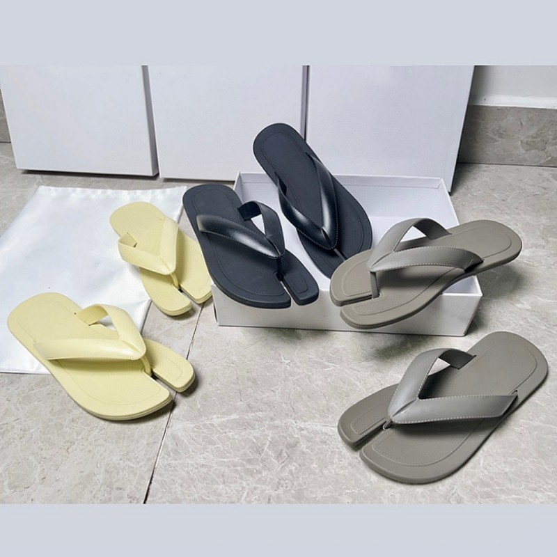Luxury summer slippers Top women's designer sandals fashion split toe flip flops comfortable non-slip beach shoes outdoor walking casual shoes Minimal classic flats
Luxury summer slippers Top women's designer sandals fashion split toe flip flops comfortable non-slip beach shoes outdoor walking casual shoes Minimal classic flats