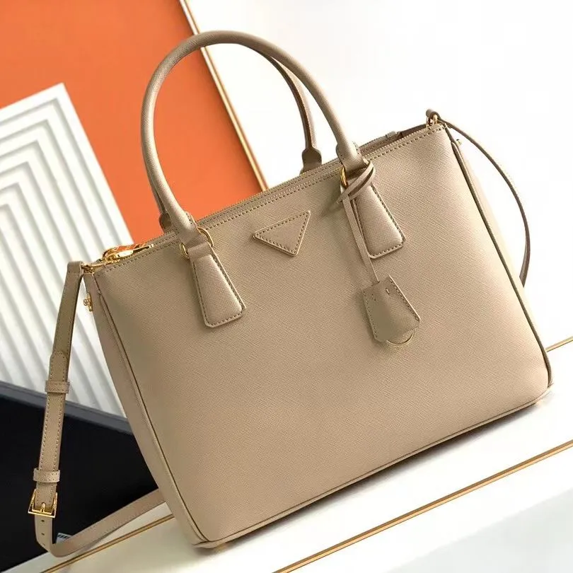 Designer Tote handbag luxury Shopping Bags Leather Women Shoulder Bag luxury bag Lady Woman Handbags business totes Purse Messenger embossing, Black
Designer Tote handbag luxury Shopping Bags Leather Women Shoulder Bag luxury bag Lady Woman Handbags business totes Purse Messenger embossing, Black