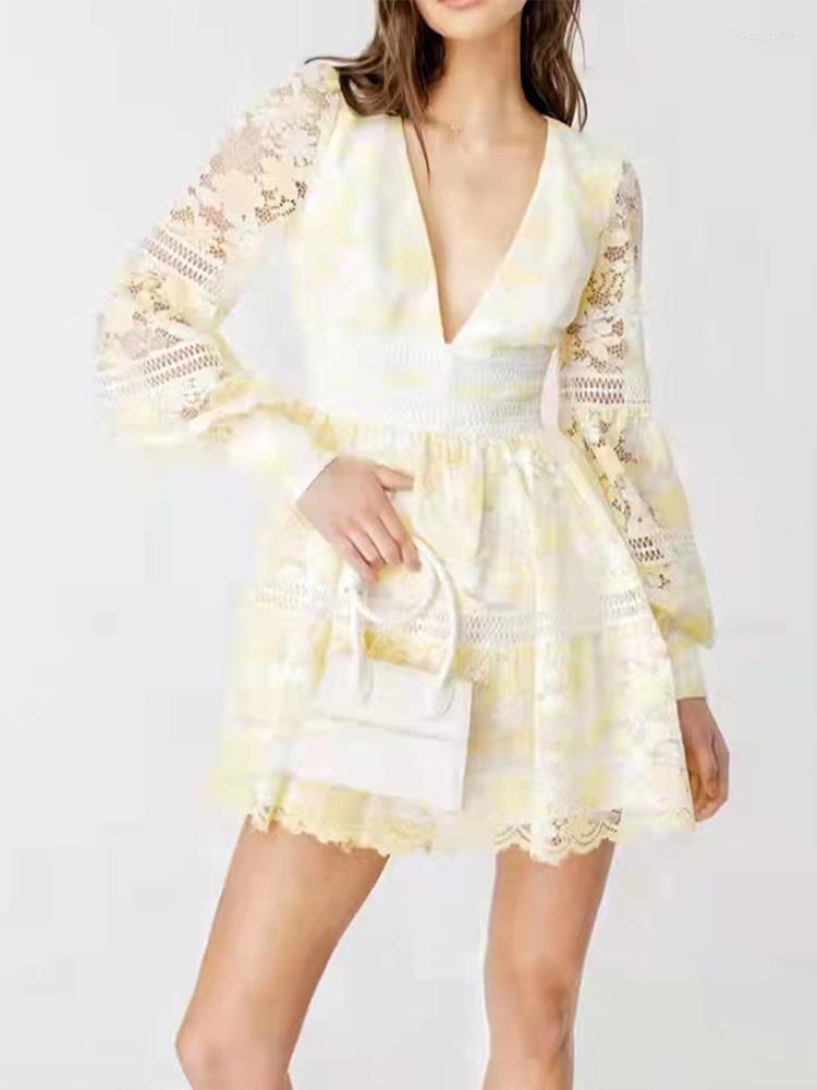 Casual Dresses Runway 2023 Summer Sexy Dress Women V-Neck Long Sleeve Yellow Green White Lace High Quality Elegant Party
Casual Dresses Runway 2023 Summer Sexy Dress Women V-Neck Long Sleeve Yellow Green White Lace High Quality Elegant Party