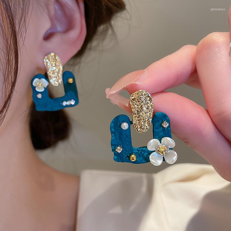Dangle Earrings MWSONYA Korean Transparent Shell Flowers Drop Women 2023 Trend Fashion Geometry Shiny Holiday Brincos Jewelry Gift
Dangle Earrings MWSONYA Korean Transparent Shell Flowers Drop Women 2023 Trend Fashion Geometry Shiny Holiday Brincos Jewelry Gift