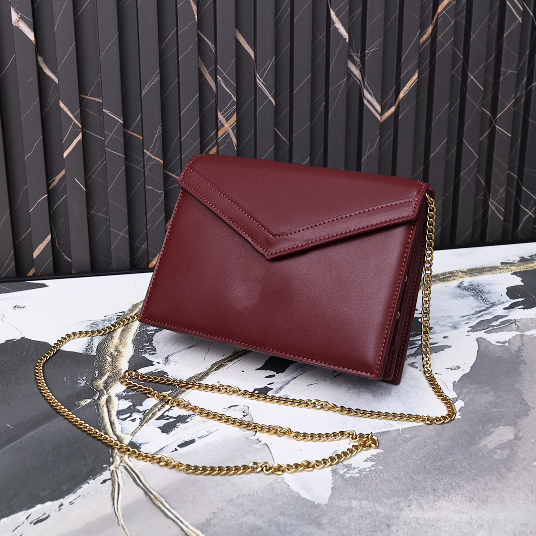10A Fashionable Crocodile Pattern Leather Envelope Bag Women's Chain Shoulder Bag Flip Magnetic Snap Open Quilted Metal Logo Luxury Bag ID royalfashion_bag, Burgundy cowhide pattern
10A Fashionable Crocodile Pattern Leather Envelope Bag Women's Chain Shoulder Bag Flip Magnetic Snap Open Quilted Metal Logo Luxury Bag ID royalfashion_bag, Burgundy cowhide pattern
