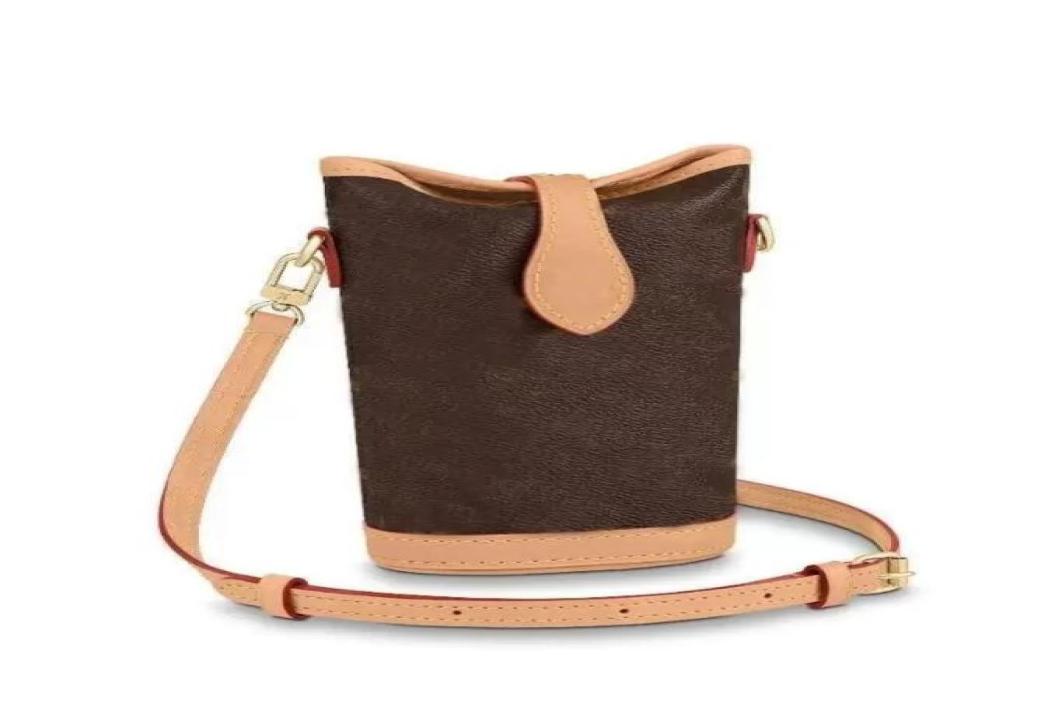 Fold Me Pouch Luxurys Designers Mini Bags Oval Base Rectangular Body Magnetic Closure Genuine Leather Women Handbags Purses Wallet9545052, Sky blue
Fold Me Pouch Luxurys Designers Mini Bags Oval Base Rectangular Body Magnetic Closure Genuine Leather Women Handbags Purses Wallet9545052, Sky blue