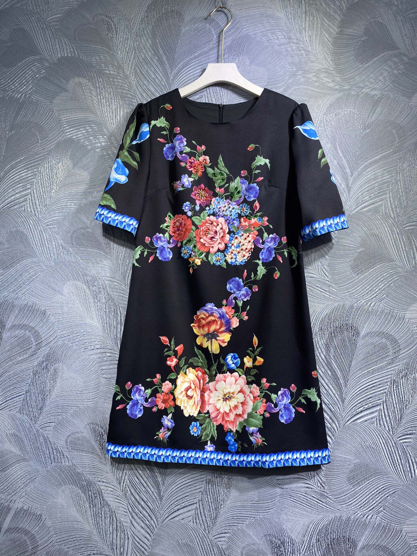 Designer Dress Spring/Summer Short Sleeve Loose Round Neck Dress Fashion Flower Print Handmade Beaded Monochrome S-XL Black, Picture color
Designer Dress Spring/Summer Short Sleeve Loose Round Neck Dress Fashion Flower Print Handmade Beaded Monochrome S-XL Black, Picture color