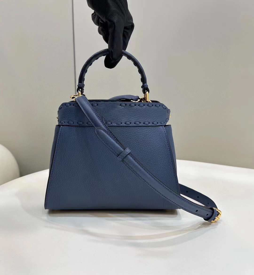 2023 Luxury Handbag Shoulder Bag Brand Y-Shaped Designer Seam Leather Ladies Metal Messenger Chain, White
2023 Luxury Handbag Shoulder Bag Brand Y-Shaped Designer Seam Leather Ladies Metal Messenger Chain, White