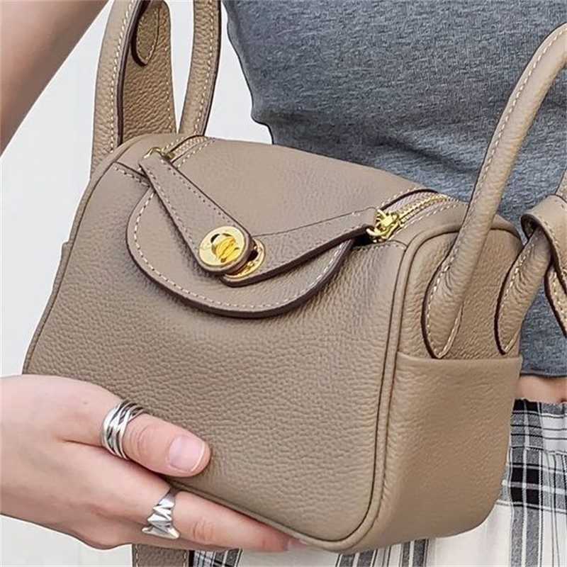 Lindys Bags H erme Togo Cowhide Lindys Bag Advanced Versatile Mom Bag Doctor Bag Genuine Leather One Shoulder Handheld Pillow Bag Solid Color, Black
Lindys Bags H erme Togo Cowhide Lindys Bag Advanced Versatile Mom Bag Doctor Bag Genuine Leather One Shoulder Handheld Pillow Bag Solid Color, Black