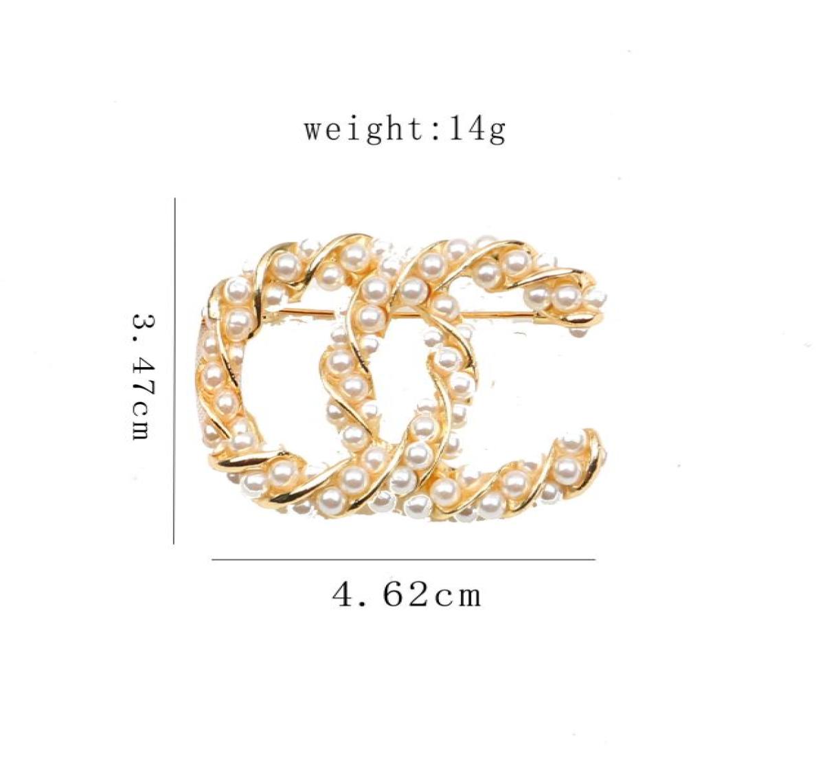 New Style Famous Brand Designer Fashion Double Letter Gold Silver Multicolor Pearl Pins Brooches Women Rhinestone Brooch Suit Pin 2409700
New Style Famous Brand Designer Fashion Double Letter Gold Silver Multicolor Pearl Pins Brooches Women Rhinestone Brooch Suit Pin 2409700