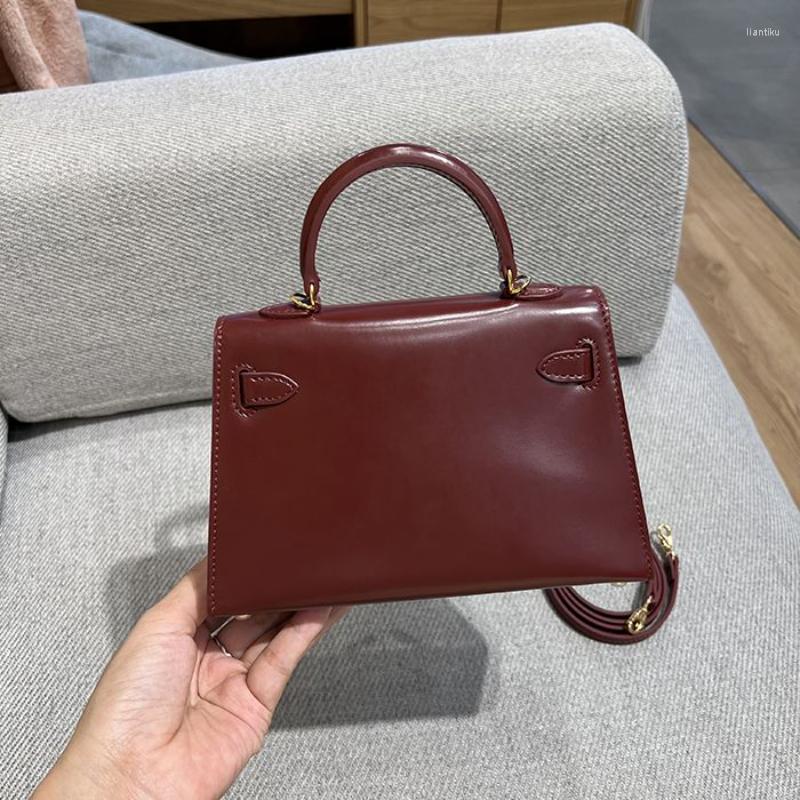 Evening Bags One Shoulder Bag Leather Women's High-end Crossbody Handbag Large Capacity Simple Luxury Fashion Retro Design Sense, Brown silver clasp
Evening Bags One Shoulder Bag Leather Women's High-end Crossbody Handbag Large Capacity Simple Luxury Fashion Retro Design Sense, Brown silver clasp