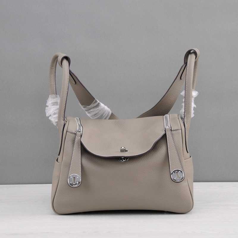 Women Handbag Lindys Summer new medicine case Baolindi bag High quality cowhide one shoulder handbag Leather women's bag, Avocado color 30cm
Women Handbag Lindys Summer new medicine case Baolindi bag High quality cowhide one shoulder handbag Leather women's bag, Avocado color 30cm