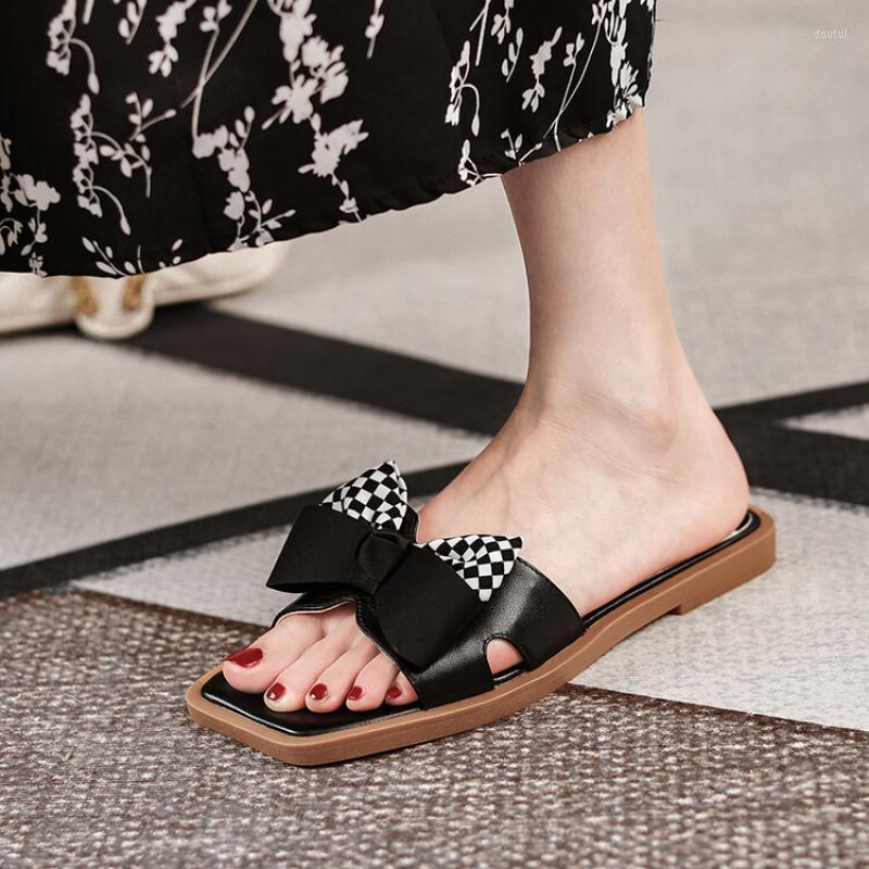 Slippers Women Sandals Summer Flat Plaid Bow Flip Flops Concise Outdoor Wear Females Fashion Cozy Leisure Ladies, Beige
Slippers Women Sandals Summer Flat Plaid Bow Flip Flops Concise Outdoor Wear Females Fashion Cozy Leisure Ladies, Beige