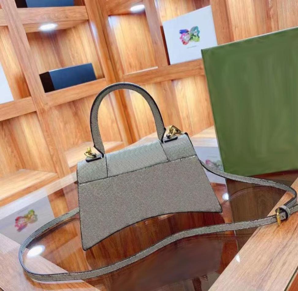 Amazing WITH BOX top quality classic womens messanger bags tote newest series Project Hacker Hourglass small handbag 38fi7449063, Black
Amazing WITH BOX top quality classic womens messanger bags tote newest series Project Hacker Hourglass small handbag 38fi7449063, Black