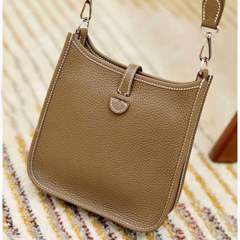 Designer Bag Top Bags Single Crossbody High Mini Tote Shoulder h Small Layer Cowhide 2023 Order Evelynbag Women's Leather P7cf With XT62
Designer Bag Top Bags Single Crossbody High Mini Tote Shoulder h Small Layer Cowhide 2023 Order Evelynbag Women's Leather P7cf With XT62