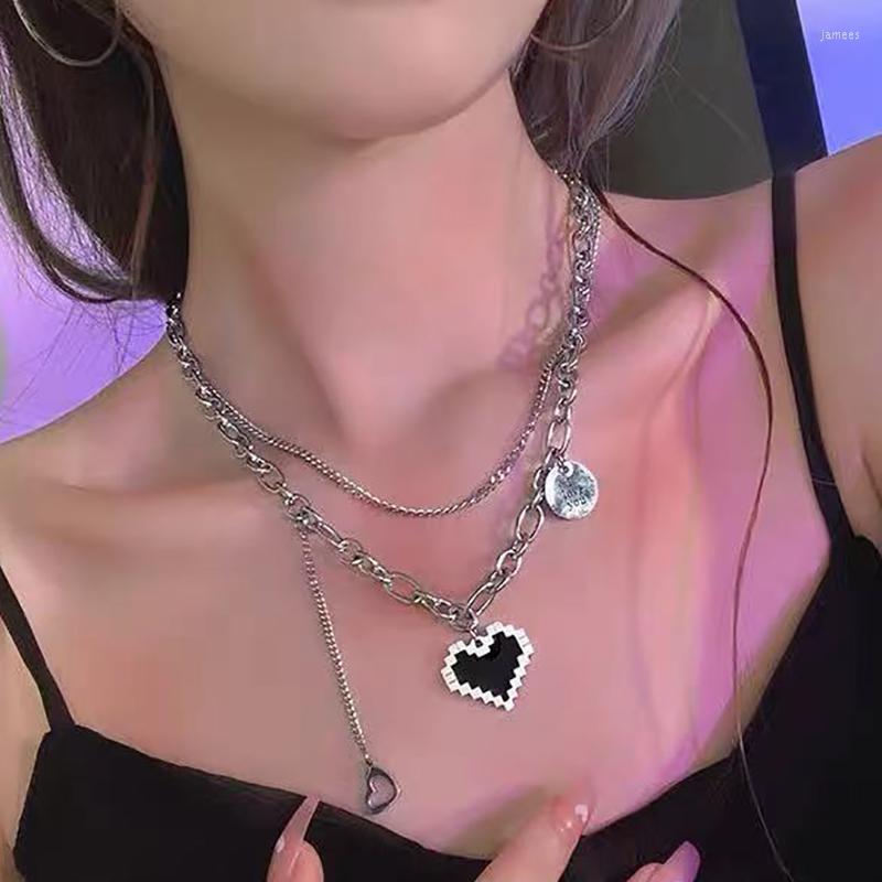 Chains 2023 Mosaic Black Heart Pendant Metal Chain Necklaces Women Fine Double Link White K Hip Hop Party Necklace Jewelry Gift
Chains 2023 Mosaic Black Heart Pendant Metal Chain Necklaces Women Fine Double Link White K Hip Hop Party Necklace Jewelry Gift