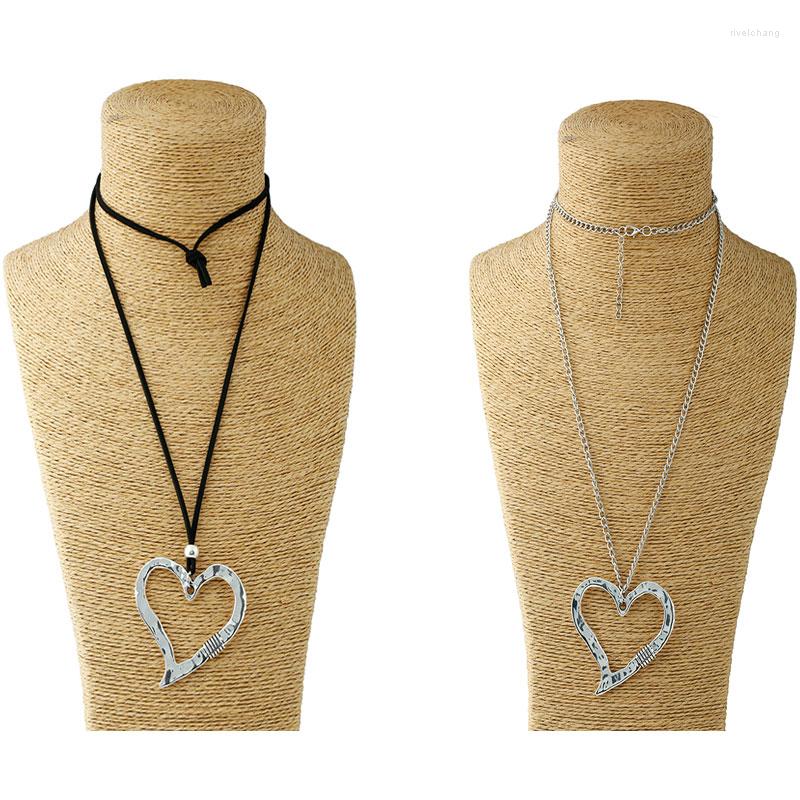 Pendant Necklaces 1PCS Vintage Tone Hollow Open Abstract Heart Shape Charm Suede Leather Cord/Link Chain Necklace Lagenlook Choker
Pendant Necklaces 1PCS Vintage Tone Hollow Open Abstract Heart Shape Charm Suede Leather Cord/Link Chain Necklace Lagenlook Choker