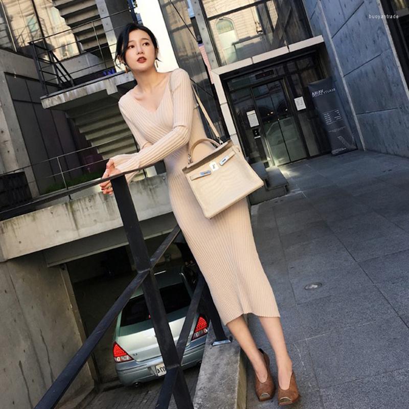 Casual Dresses Sweater Women Winter V-neck Mid-length Korean Vintage Knitted Skinny Long Sleeve Temperament
Casual Dresses Sweater Women Winter V-neck Mid-length Korean Vintage Knitted Skinny Long Sleeve Temperament