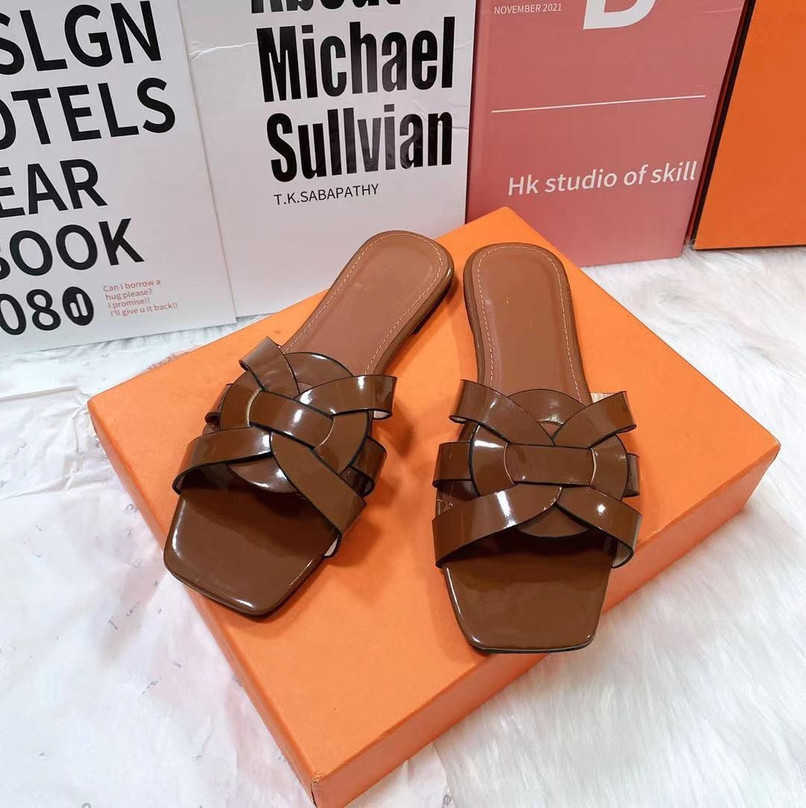 2023 Designer slippers YL SL Tribute Flats Leather interwining straps Slide Sandals women shoes Brown Patent black white Patent Amber grey Embossed beach slides, Yslp4183
2023 Designer slippers YL SL Tribute Flats Leather interwining straps Slide Sandals women shoes Brown Patent black white Patent Amber grey Embossed beach slides, Yslp4183