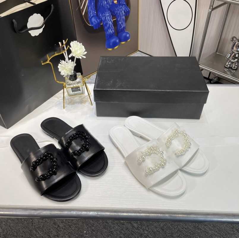 Paris Slides Womens Slippers Designer Sandals Interlocking C Pearls Buckle Beach Pool Scuffs Slip on Leather Flat Mules Flip Flops Loafer Classic Luxury Espadrille, Chel5062
Paris Slides Womens Slippers Designer Sandals Interlocking C Pearls Buckle Beach Pool Scuffs Slip on Leather Flat Mules Flip Flops Loafer Classic Luxury Espadrille, Chel5062