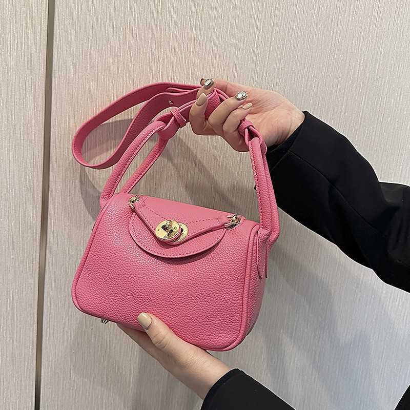 Women Handbag Lindys 2023 Summer New Mini Litchi Pattern Lindi Bag Fashion Texture Handbag Versatile Temperament Doctor Bag Shoulder Bag, Pink7
Women Handbag Lindys 2023 Summer New Mini Litchi Pattern Lindi Bag Fashion Texture Handbag Versatile Temperament Doctor Bag Shoulder Bag, Pink7