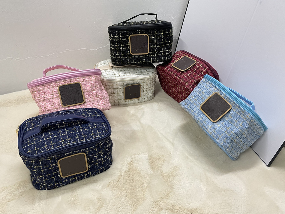 Womens travelling toilet bag designer wash handbag business Double zipper leather capacity cosmetic bags toiletry Pouch makeup Bags, Ivory
Womens travelling toilet bag designer wash handbag business Double zipper leather capacity cosmetic bags toiletry Pouch makeup Bags, Ivory