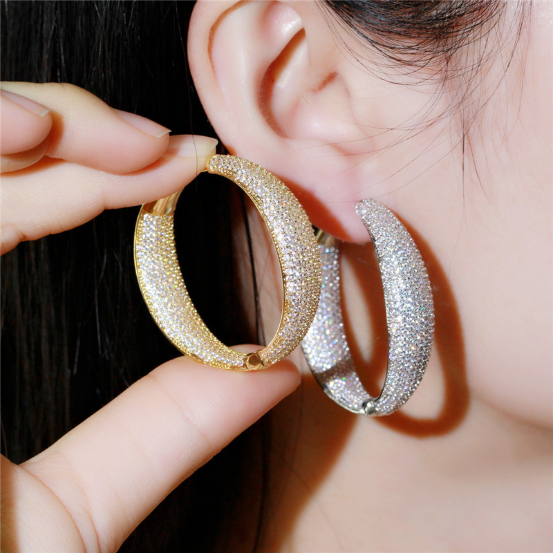 Luxury Charm Big Copper SilverHoop Earring Designer for Woman South American AAA Zirconia Diamond Gold Earrings Bride Wedding Engagement Anniversary Jewelry Gift
Luxury Charm Big Copper SilverHoop Earring Designer for Woman South American AAA Zirconia Diamond Gold Earrings Bride Wedding Engagement Anniversary Jewelry Gift