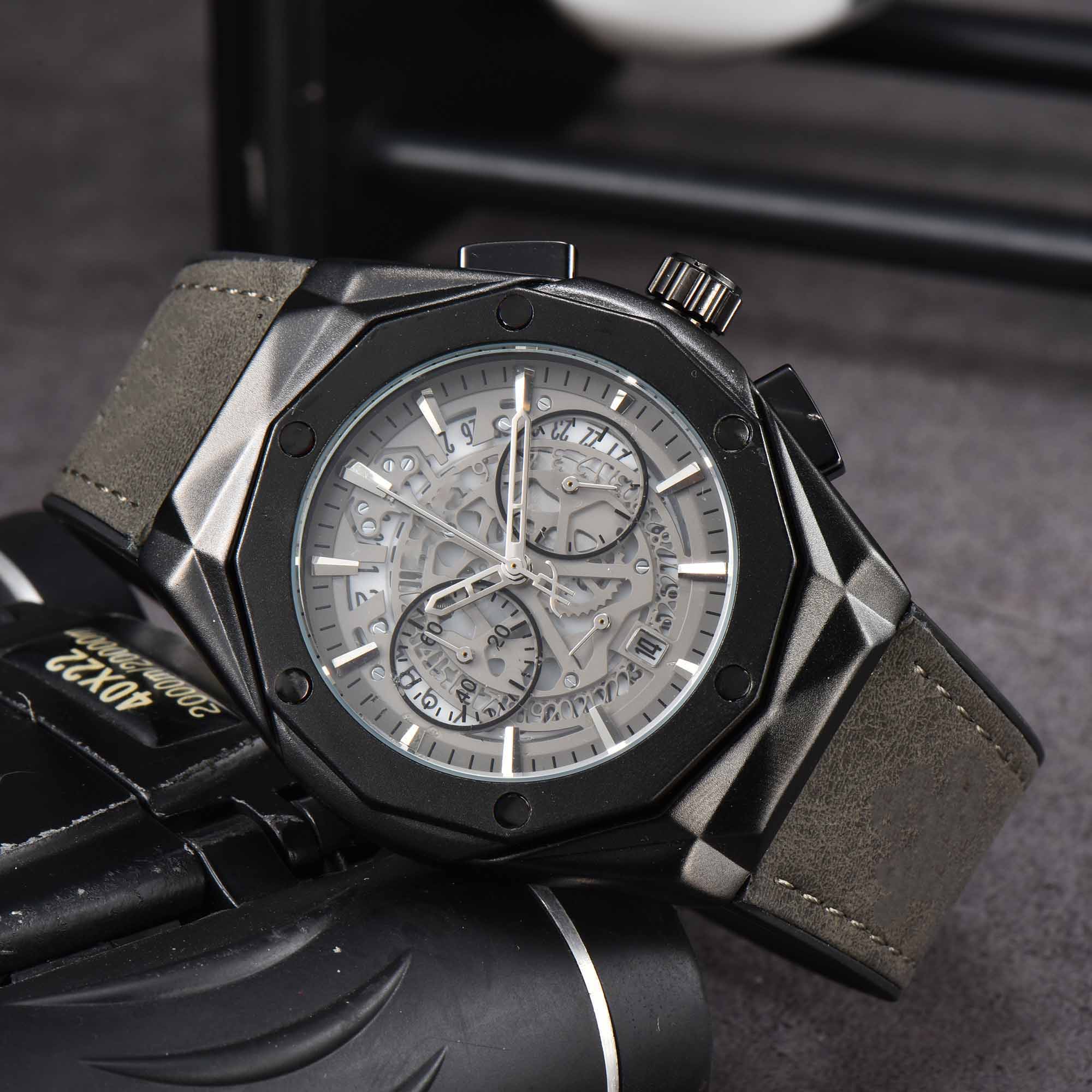 Latest Luxury Fashion Men's Skeleton Watch 116557 Skeleton Dial Quartz Movement Business Fashion Watch Black Dial Cool Sports Watch
Latest Luxury Fashion Men's Skeleton Watch 116557 Skeleton Dial Quartz Movement Business Fashion Watch Black Dial Cool Sports Watch