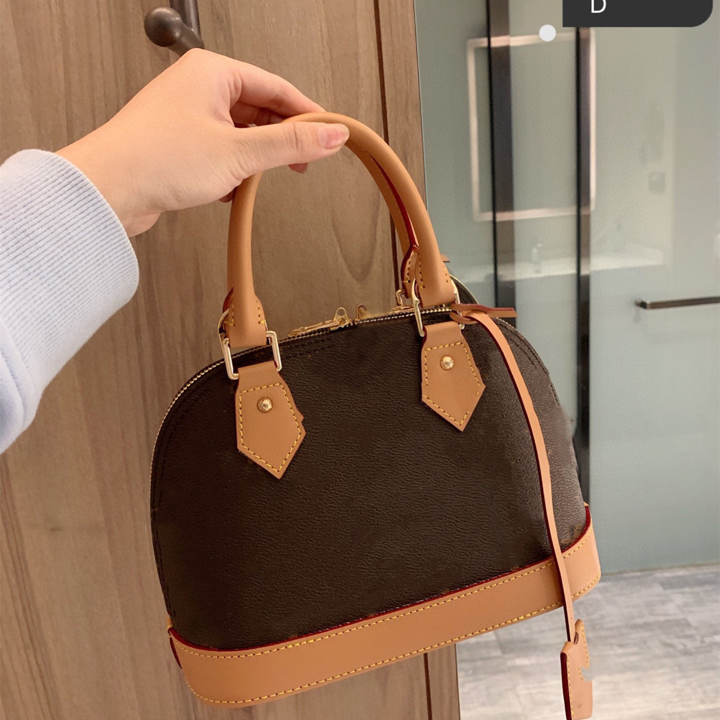 Luxury Designer bag Shoulder Handbags L Quality High Fashion women wallets Clutch CrossBody Medieval classic shell bags Ladies purse 5A handbag with logo
Luxury Designer bag Shoulder Handbags L Quality High Fashion women wallets Clutch CrossBody Medieval classic shell bags Ladies purse 5A handbag with logo