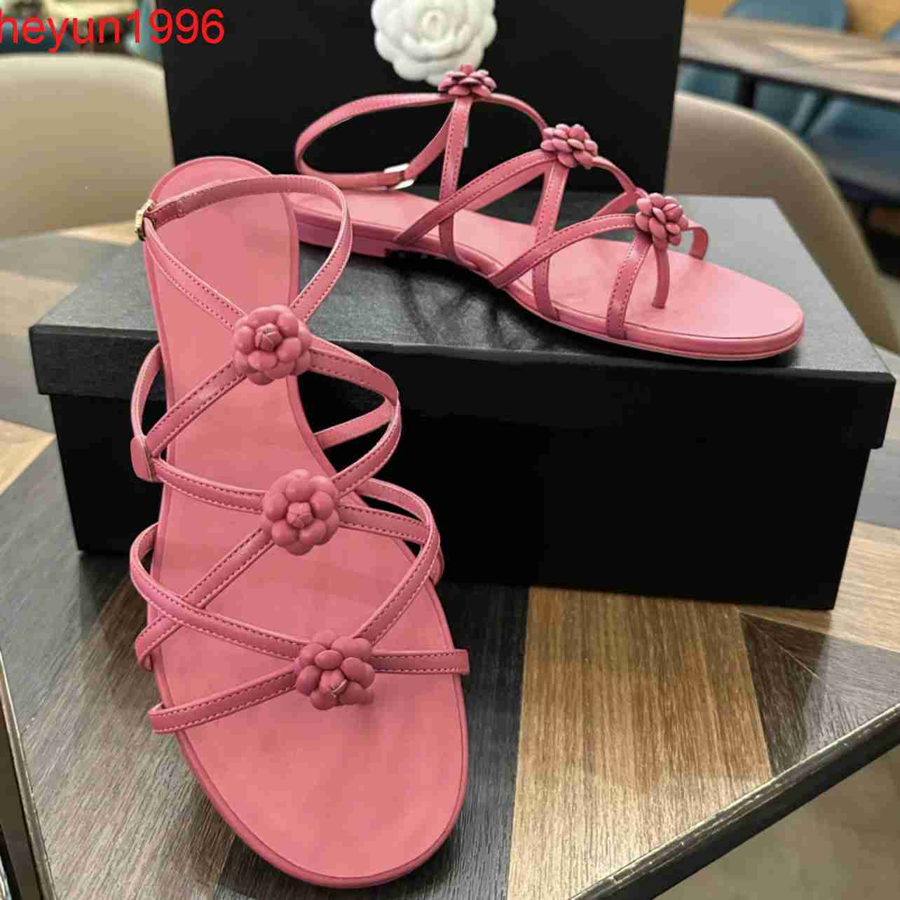 Xiaoxiangfeng Mountain Camellia Leisure Versatile Flat Bottom Sandals 2023 New Summer Hollow Buckle Roman Shoes for Women, Black
Xiaoxiangfeng Mountain Camellia Leisure Versatile Flat Bottom Sandals 2023 New Summer Hollow Buckle Roman Shoes for Women, Black