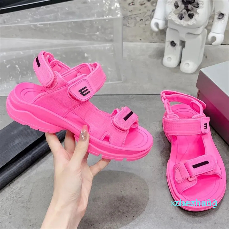 2023-Designer Sandals Tourist woman sandels Slippers Men Shoes Leather Slipper Rubber Slides Platform Sandal Carabiner Buckle Slide Summer Beach Shoe
2023-Designer Sandals Tourist woman sandels Slippers Men Shoes Leather Slipper Rubber Slides Platform Sandal Carabiner Buckle Slide Summer Beach Shoe