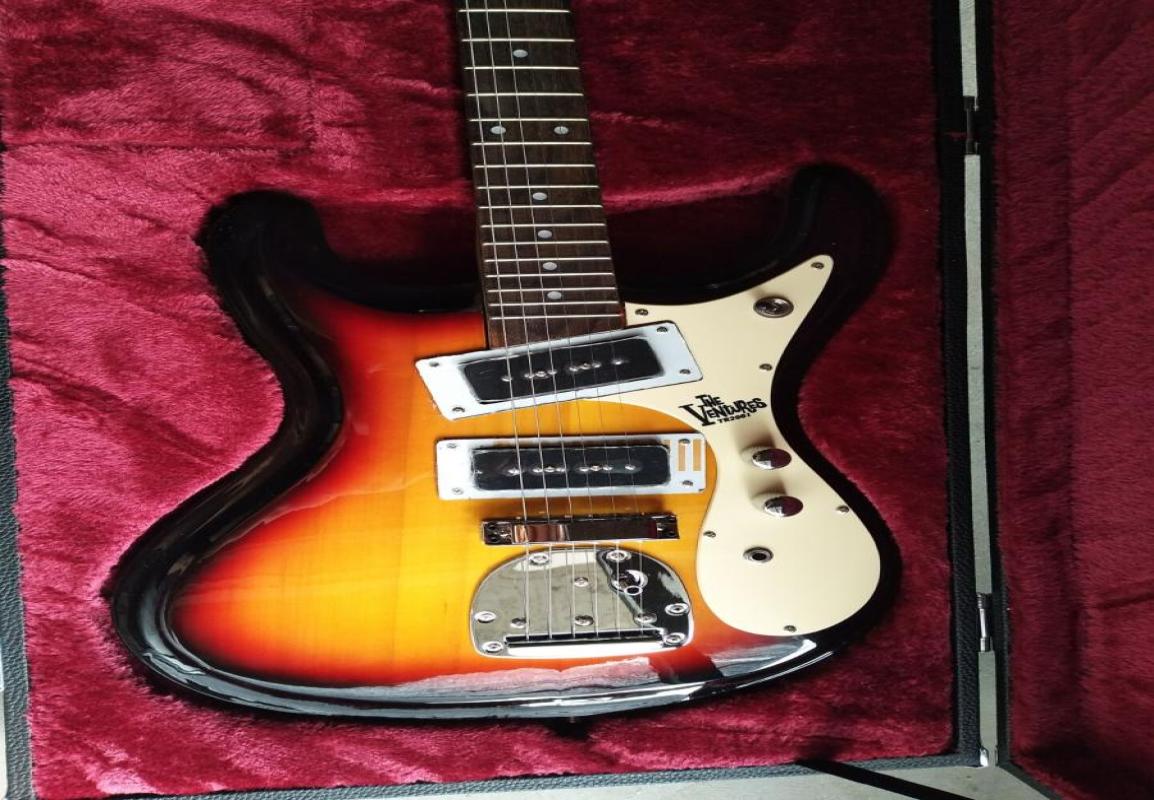 Collector Choice 1966 Ventures Vintage Sunburst Electric Guitar Tremolo Bridge Dual P90 Pickups Dot Inlay Chrome Hardware1446285
Collector Choice 1966 Ventures Vintage Sunburst Electric Guitar Tremolo Bridge Dual P90 Pickups Dot Inlay Chrome Hardware1446285
