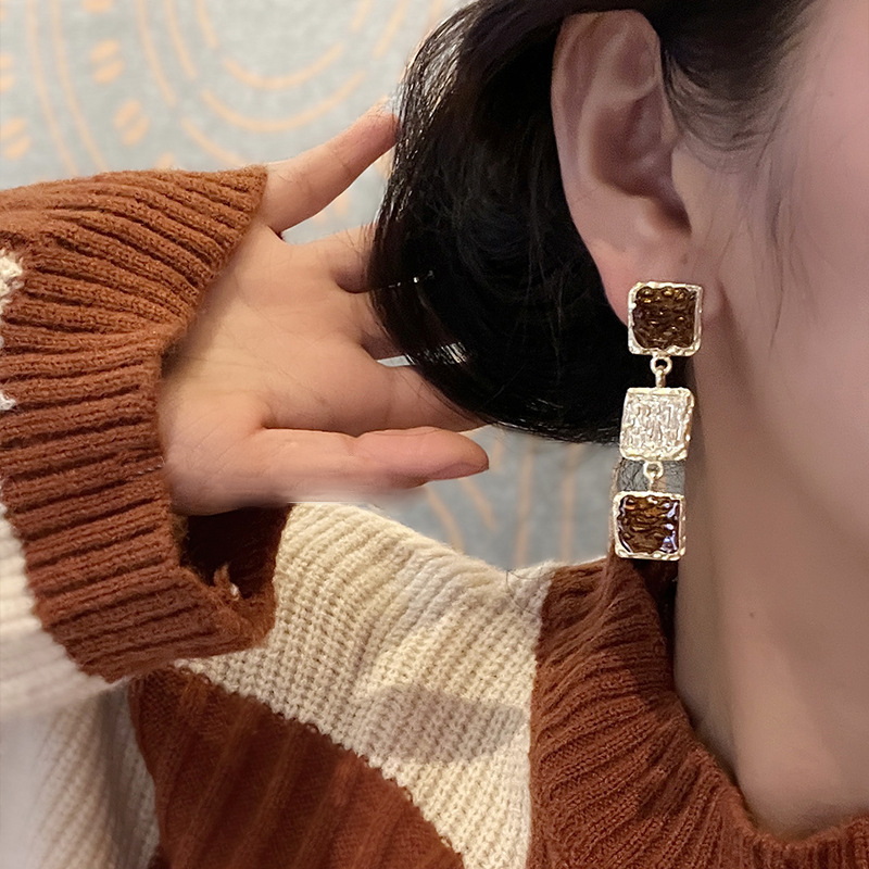 Korean Geometry Crystal Earrings Oil drop Vintage Square Drop Earrings for Women Fashion Jewelry Party Girl Gifts Accessories
Korean Geometry Crystal Earrings Oil drop Vintage Square Drop Earrings for Women Fashion Jewelry Party Girl Gifts Accessories