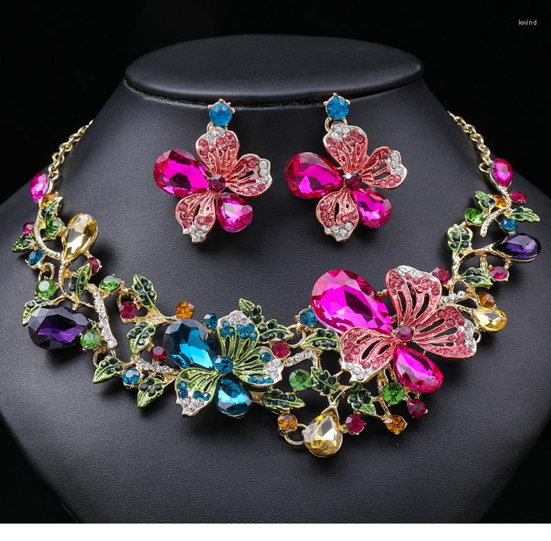 Pendant Necklaces Luxury Floral Glasses Neck For Women Beautiful Flower Rinestones Bridal Earrings Fashion Wedding Jewelry Set
Pendant Necklaces Luxury Floral Glasses Neck For Women Beautiful Flower Rinestones Bridal Earrings Fashion Wedding Jewelry Set