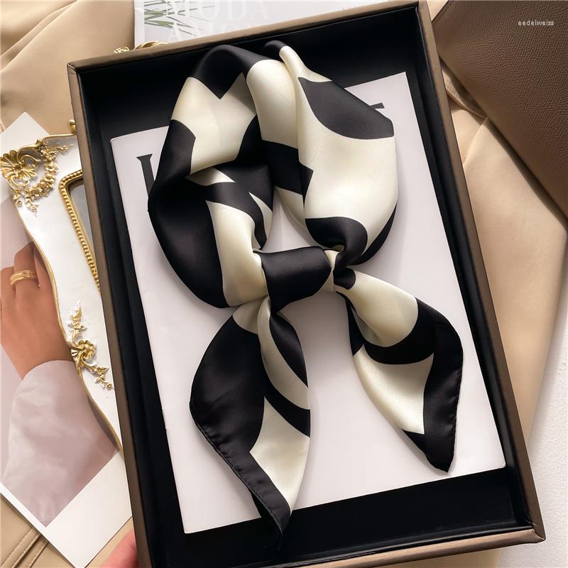Scarves Fashion Flower Print Satin Square Silk Scarf For Women Hand Bag Wrist Wraps Lady Shawl 2023 Design Neckerchief Foulard
Scarves Fashion Flower Print Satin Square Silk Scarf For Women Hand Bag Wrist Wraps Lady Shawl 2023 Design Neckerchief Foulard