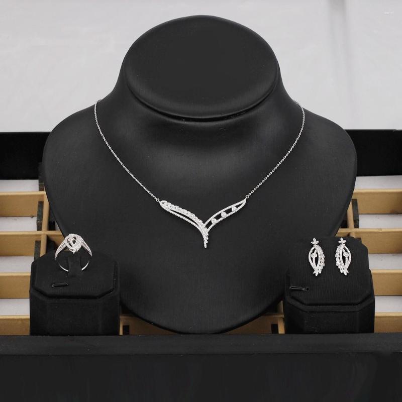 Necklace Earrings Set BrideTalk European And American Fashion Jewelry Four-Leaf Flower Ladies Inlaid Zircon Silver Needle Luxury, Picture shown
Necklace Earrings Set BrideTalk European And American Fashion Jewelry Four-Leaf Flower Ladies Inlaid Zircon Silver Needle Luxury, Picture shown