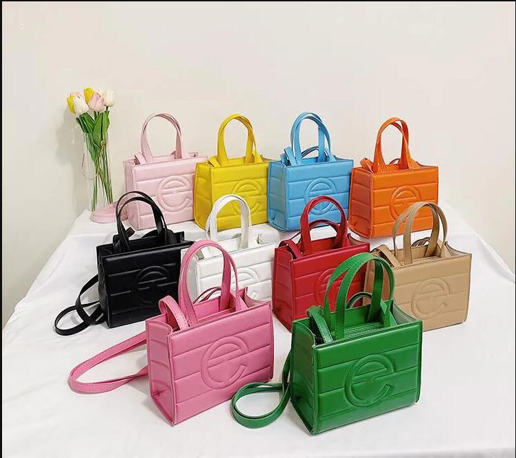 2023 Designer the tote bag MiniShoulder Bags Black Soft Leather Handbags Gold Women Handbag Crossbody Luxury Tote Fashion Shopping Pink White Purse Satchels Bag
2023 Designer the tote bag MiniShoulder Bags Black Soft Leather Handbags Gold Women Handbag Crossbody Luxury Tote Fashion Shopping Pink White Purse Satchels Bag