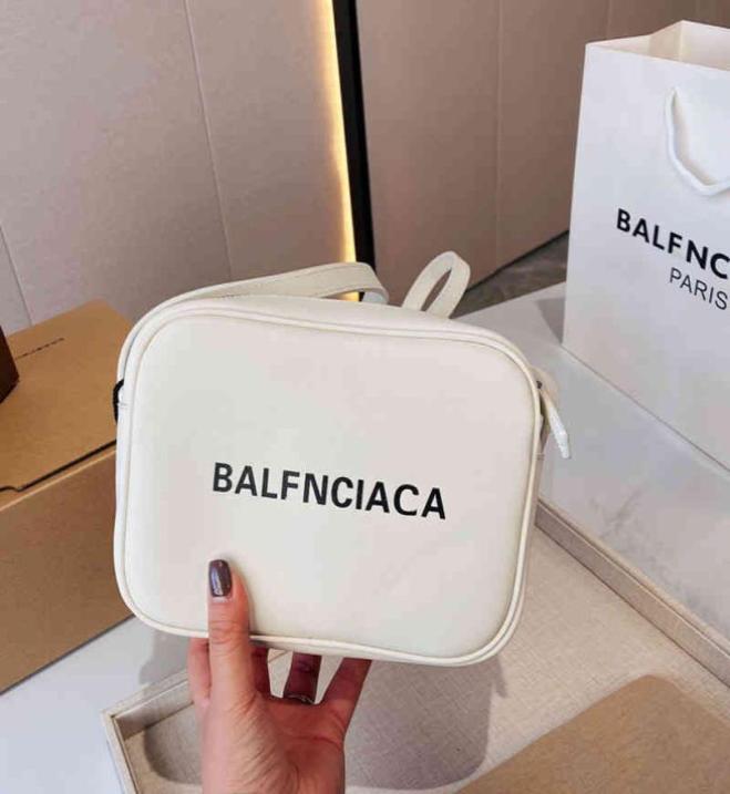 Handbag Wind black and White Printed letter digital camera bag women039s fashion messenger bag sling shoulder bag locomotive pu4640175
Handbag Wind black and White Printed letter digital camera bag women039s fashion messenger bag sling shoulder bag locomotive pu4640175