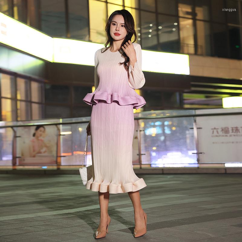 Work Dresses Women's T-shirt With Wooden Ears Miyake Pleated Spring Fashion High Elasticity Gradient Color Package Hip Half Skirt Set, Green
Work Dresses Women's T-shirt With Wooden Ears Miyake Pleated Spring Fashion High Elasticity Gradient Color Package Hip Half Skirt Set, Green