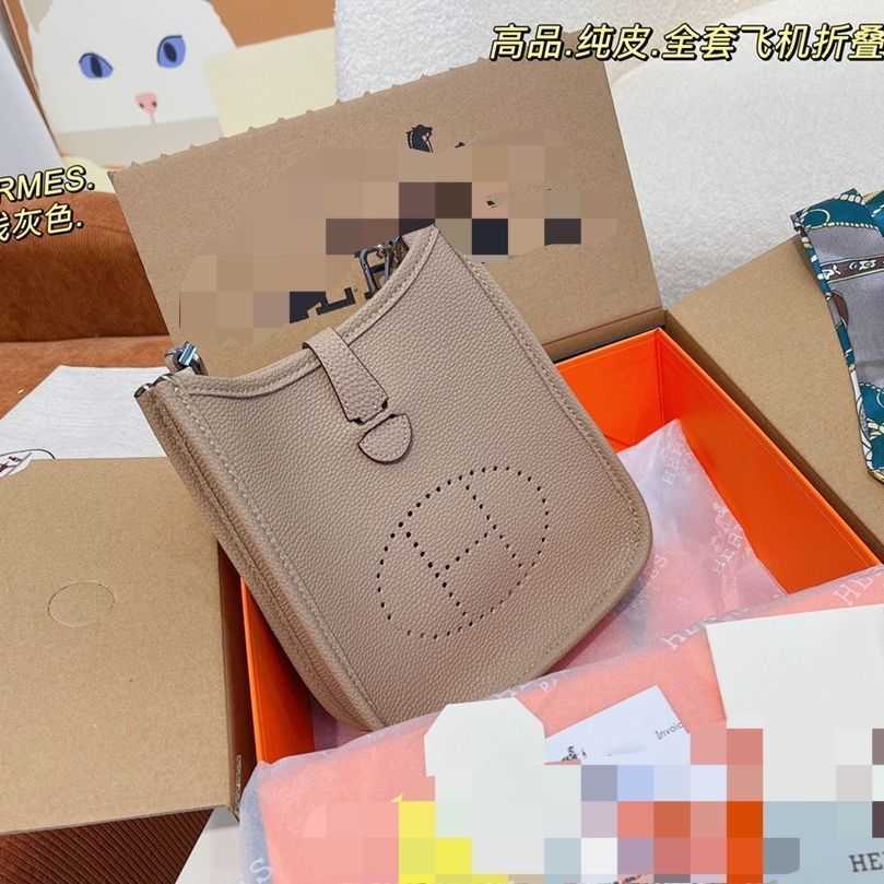 Designer Bag 2023 Tote Evelynbag Bags h Head Layer Cowhide Leather Bucket Hollowed Out Single Shoulder Crossbody 1 5rd2 With Logo JGDL
Designer Bag 2023 Tote Evelynbag Bags h Head Layer Cowhide Leather Bucket Hollowed Out Single Shoulder Crossbody 1 5rd2 With Logo JGDL