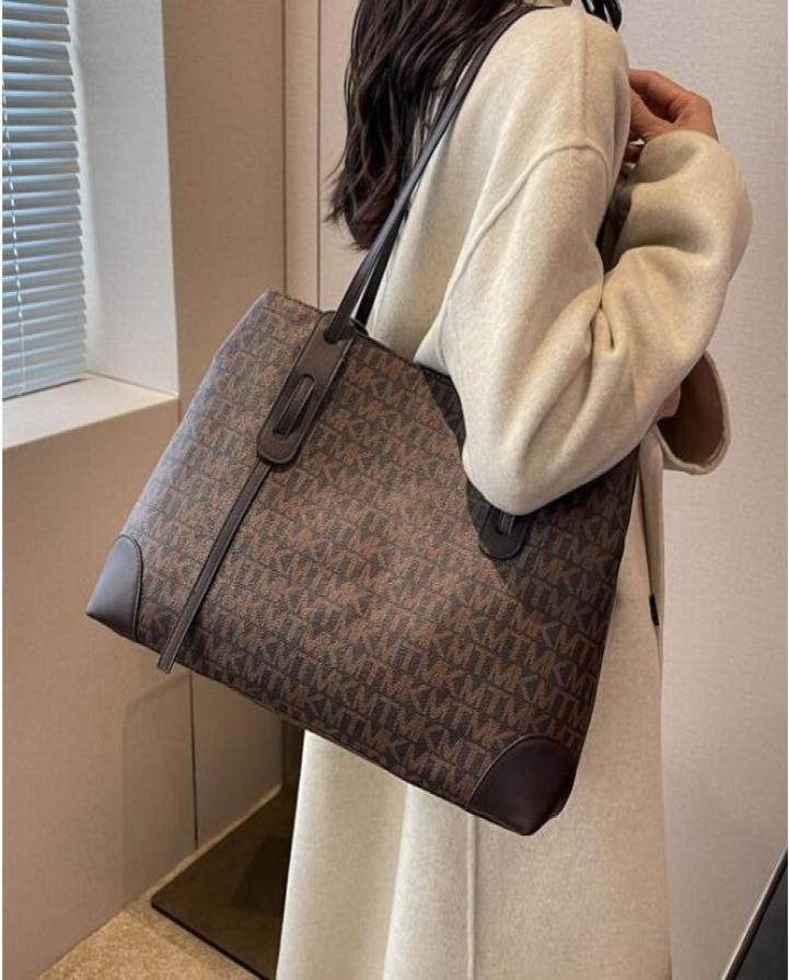 Designers Luxurys Handbags Crossbody bag Classic flower Brown Women Highquality Totes Handbag Shoulder Cross Body chains With Dus2543147, Sky blue
Designers Luxurys Handbags Crossbody bag Classic flower Brown Women Highquality Totes Handbag Shoulder Cross Body chains With Dus2543147, Sky blue