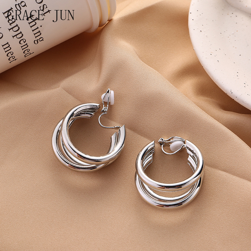 GRACE JUN Fashion Vintage C shape Hoop Clip on Earrings for Women Non Pierced Earrings Party Birthday Cute Ear Clips 2021 New
GRACE JUN Fashion Vintage C shape Hoop Clip on Earrings for Women Non Pierced Earrings Party Birthday Cute Ear Clips 2021 New