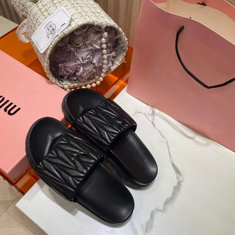 2023 Fashion Luxurious Women Slippers Sandals Flats Slip Sliders Platforms Designer Summer Casual Slip Novelty versatile -40, #1
2023 Fashion Luxurious Women Slippers Sandals Flats Slip Sliders Platforms Designer Summer Casual Slip Novelty versatile -40, #1
