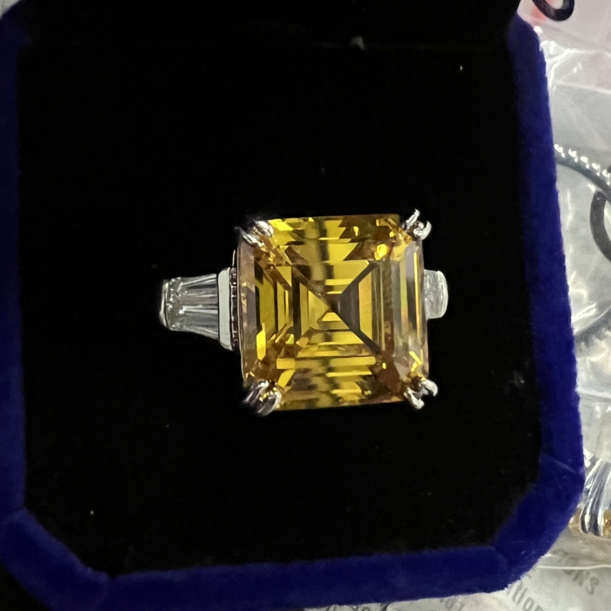Asscher Cut 6ct Lab Topaz Diamond Ring 100% Real 925 Sterling Silver Party Wedding Band Rings for Women Men Engagement Jewelry
Asscher Cut 6ct Lab Topaz Diamond Ring 100% Real 925 Sterling Silver Party Wedding Band Rings for Women Men Engagement Jewelry